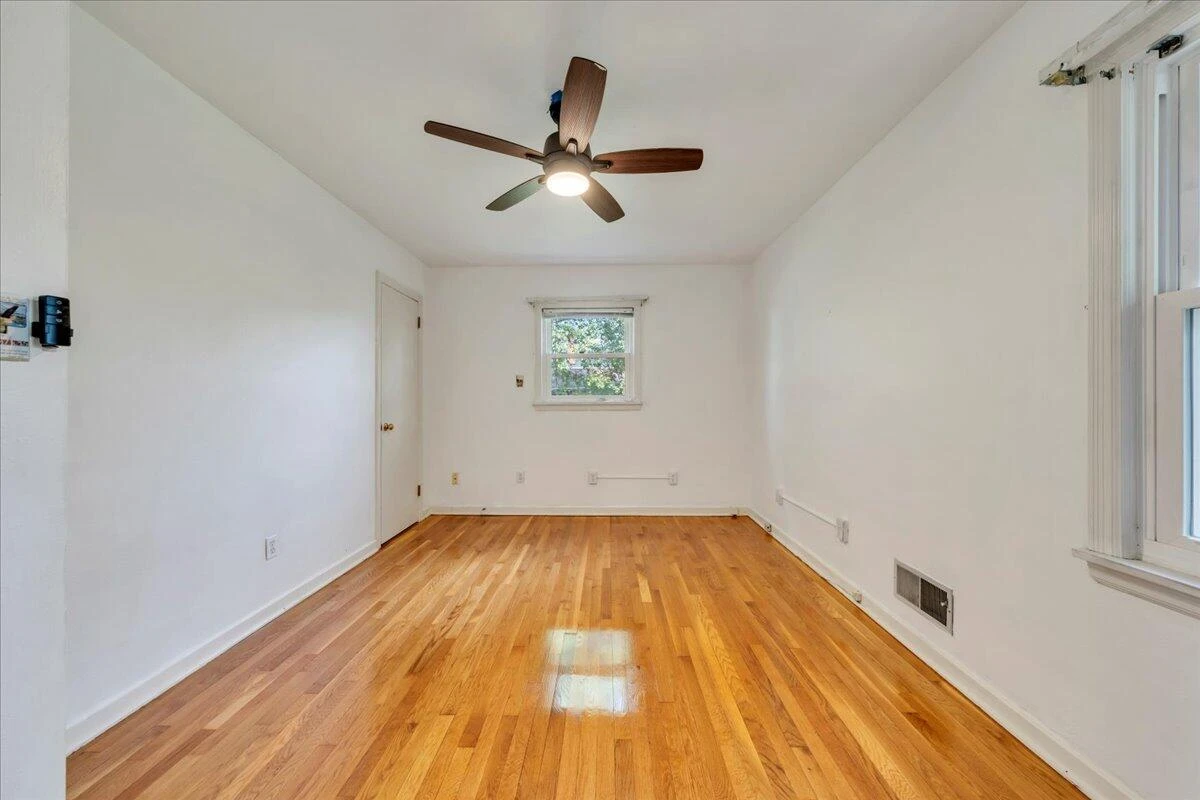 1028 Grayson AVE - Photo 18