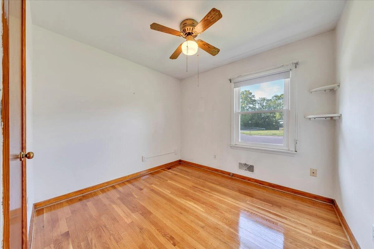 1028 Grayson AVE - Photo 22