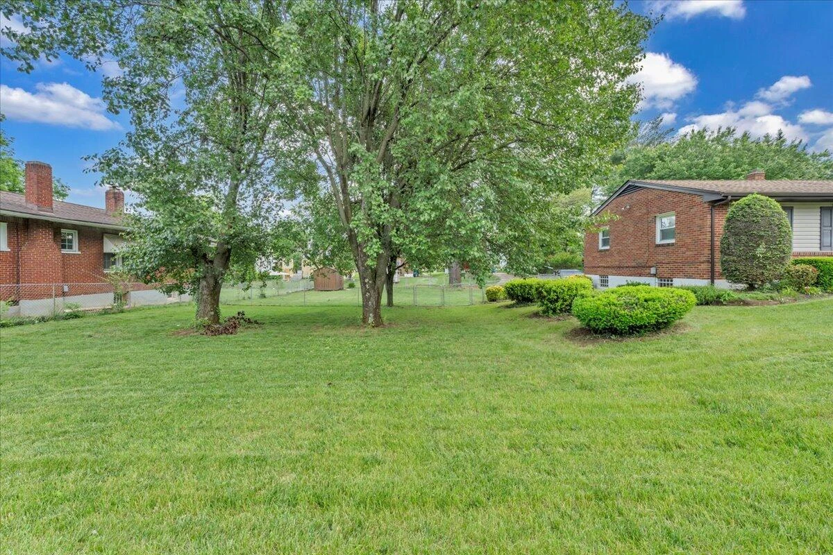 1028 Grayson AVE - Photo 40