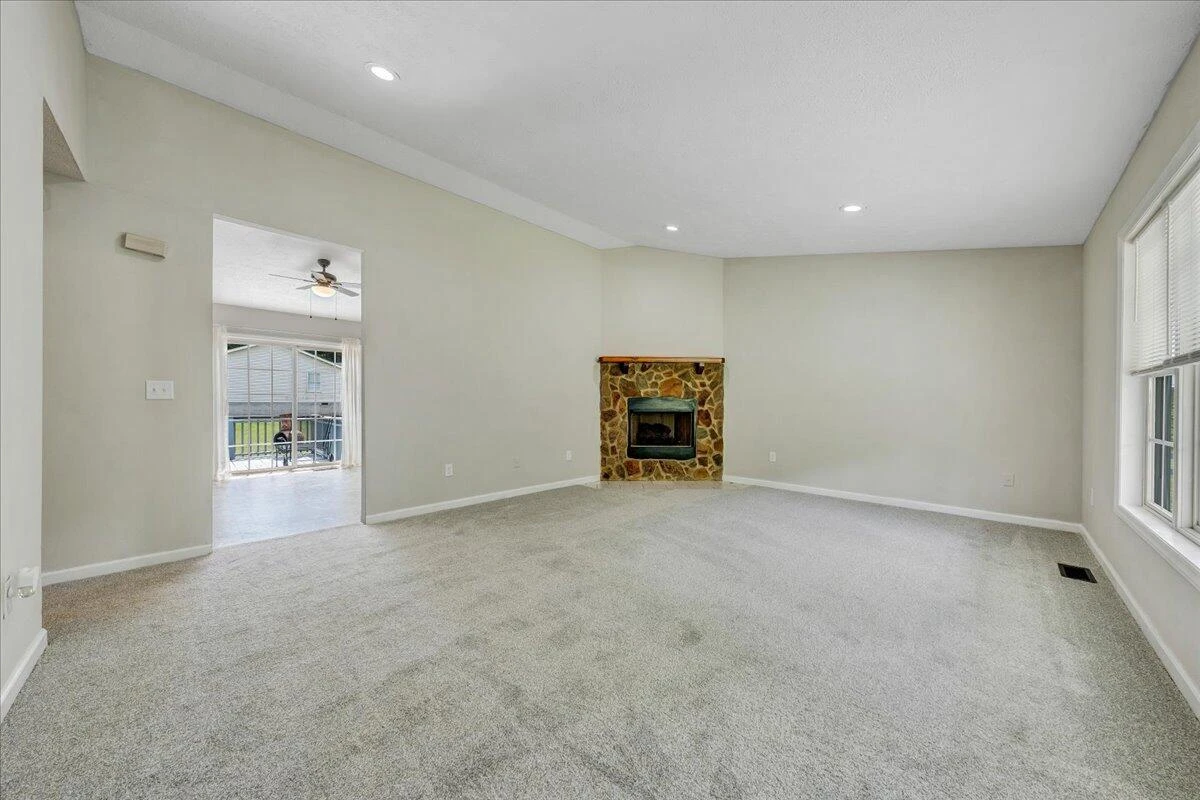 44 Strawberry Banks DR - Photo 3