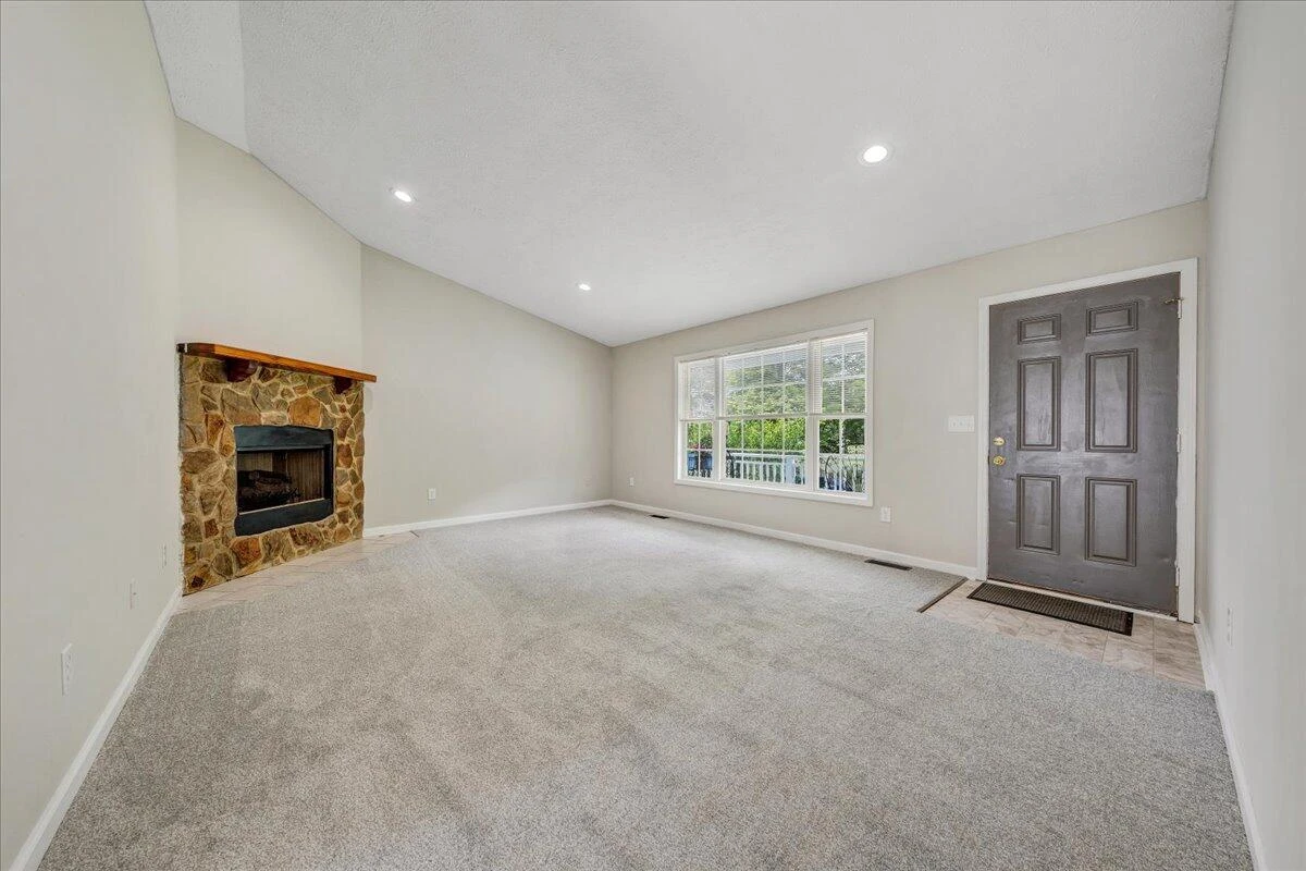 44 Strawberry Banks DR - Photo 5