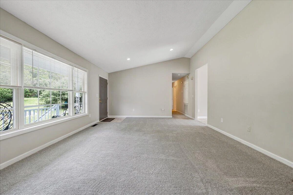44 Strawberry Banks DR - Photo 6
