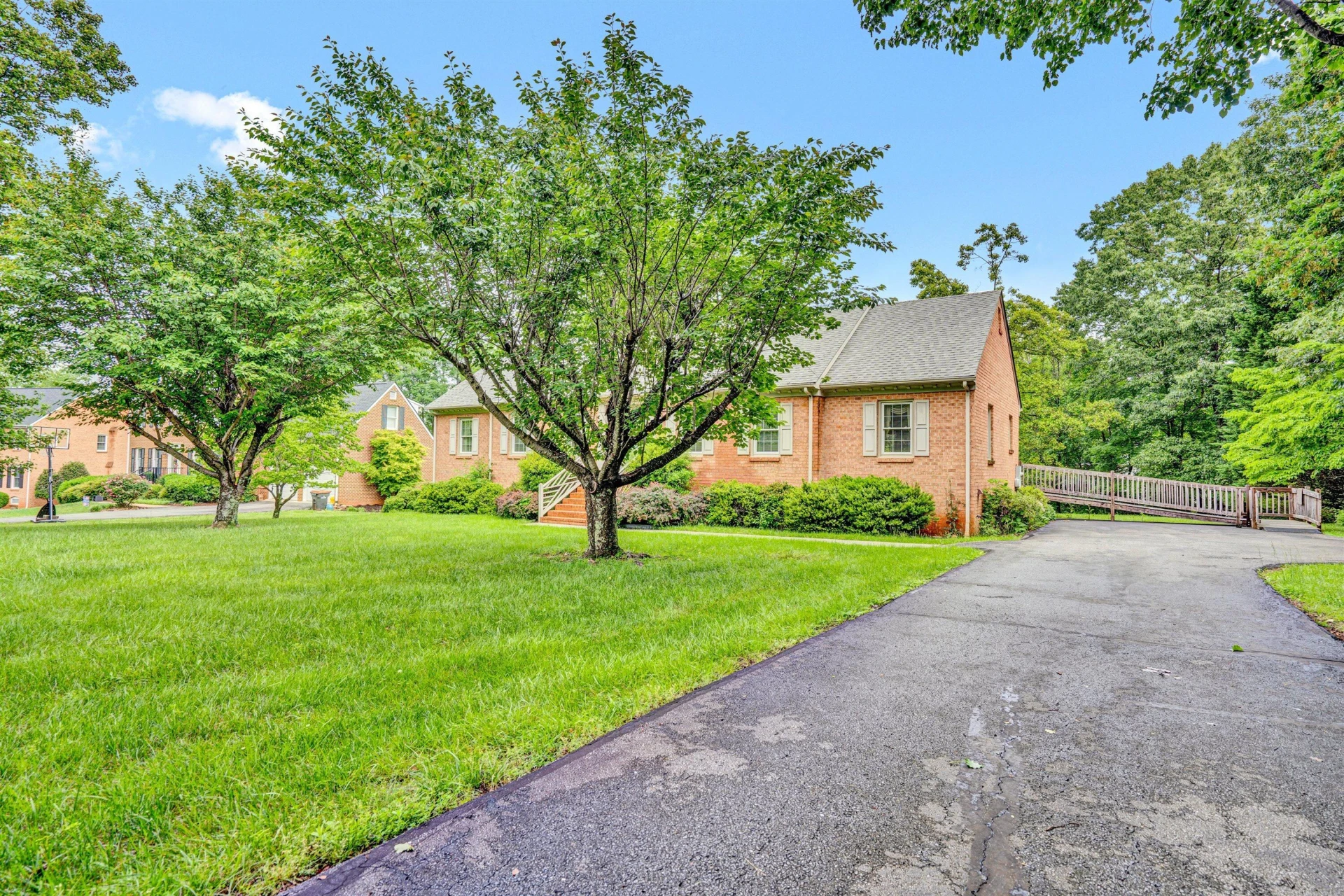 103 Tremont CT - Photo 2