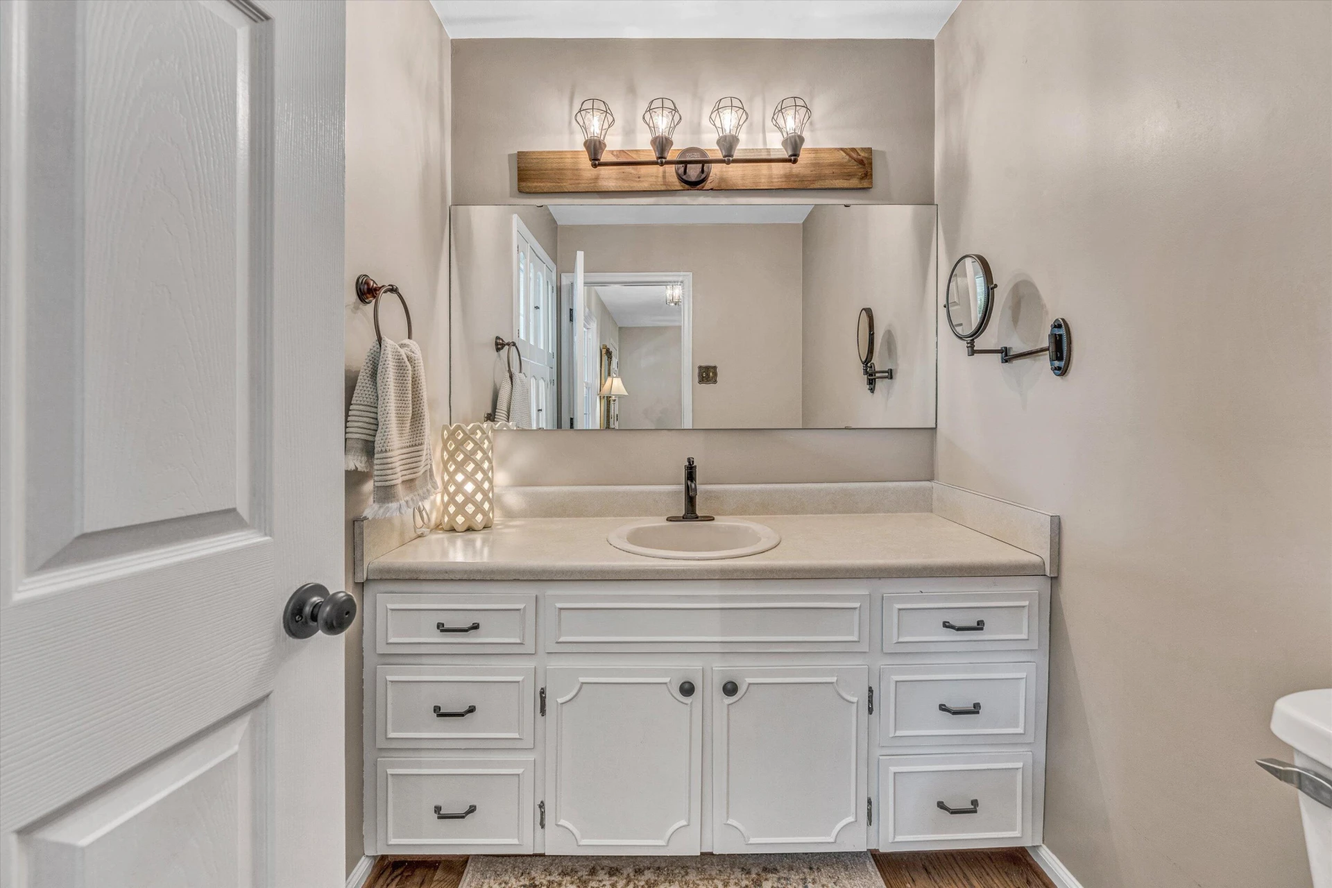 2716 Bobolink LN - Photo 12