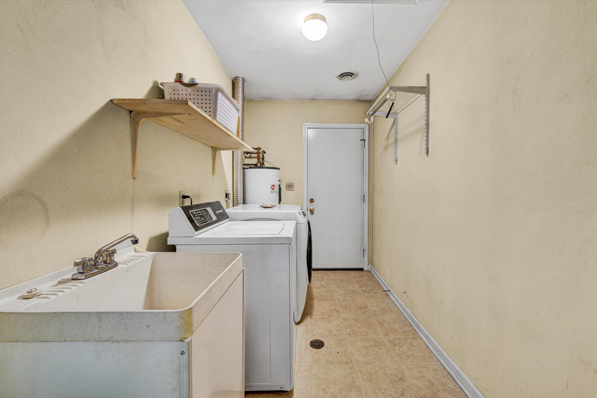 3643 Larson LN - Photo 16