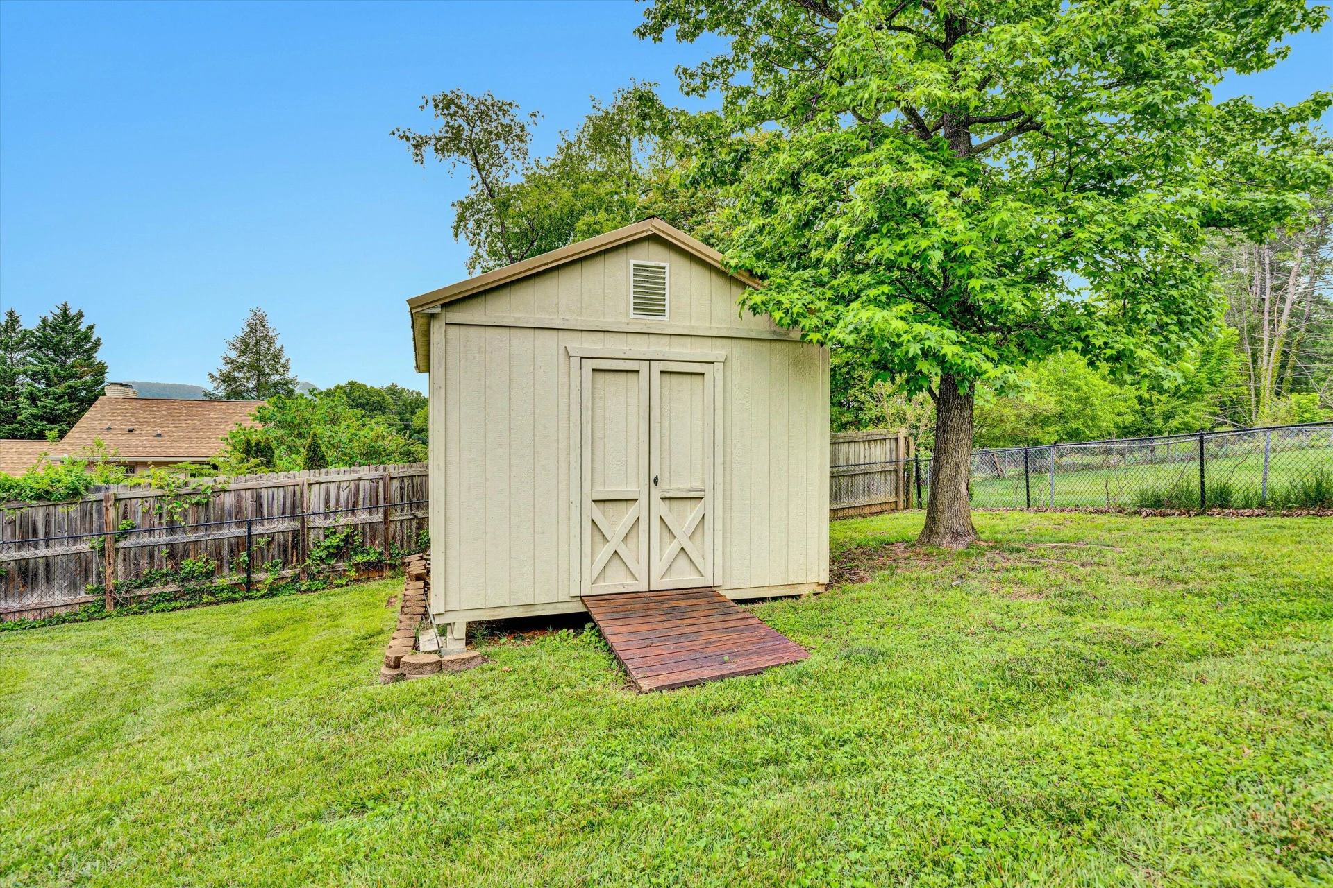3643 Larson LN - Photo 31