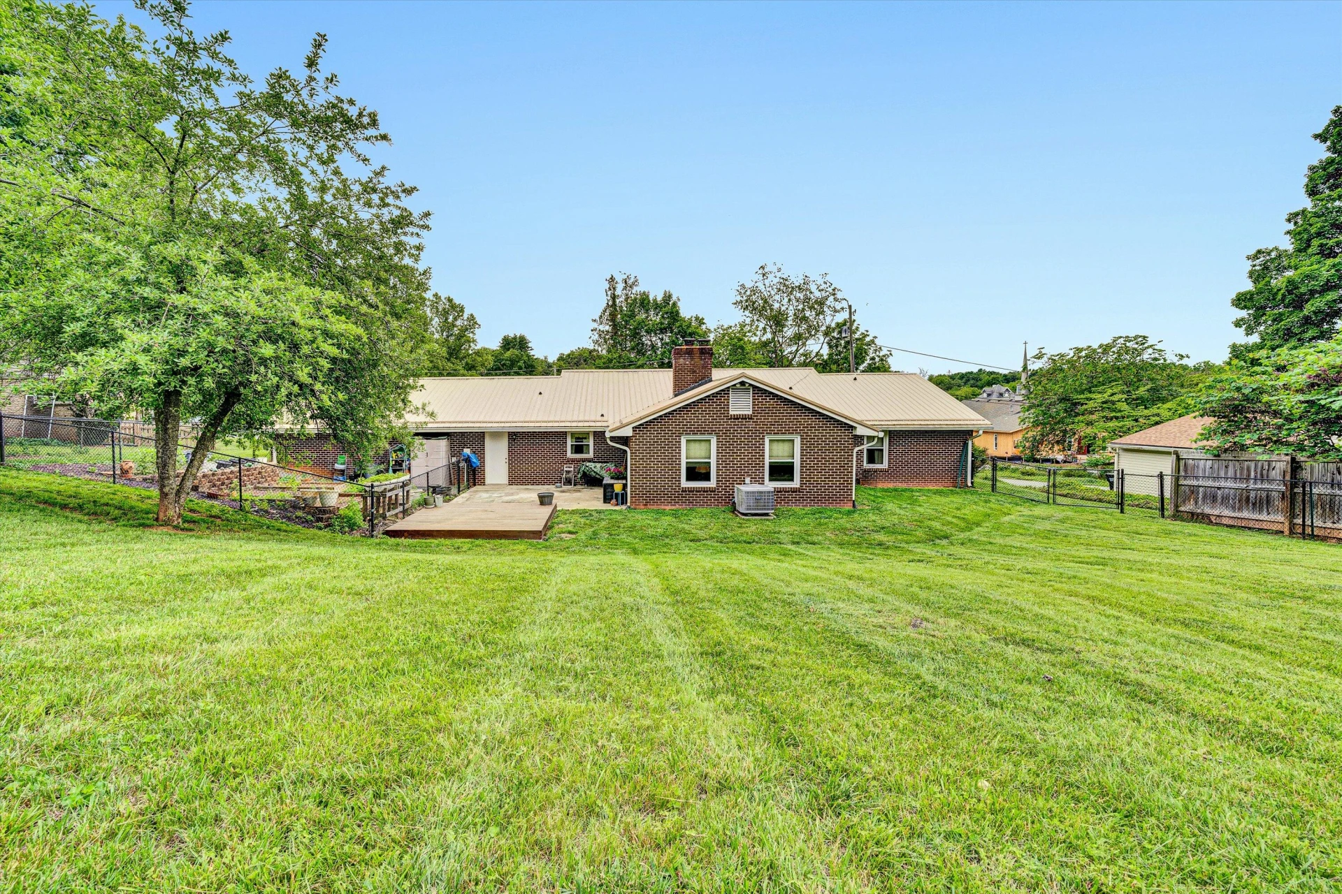 3643 Larson LN - Photo 34