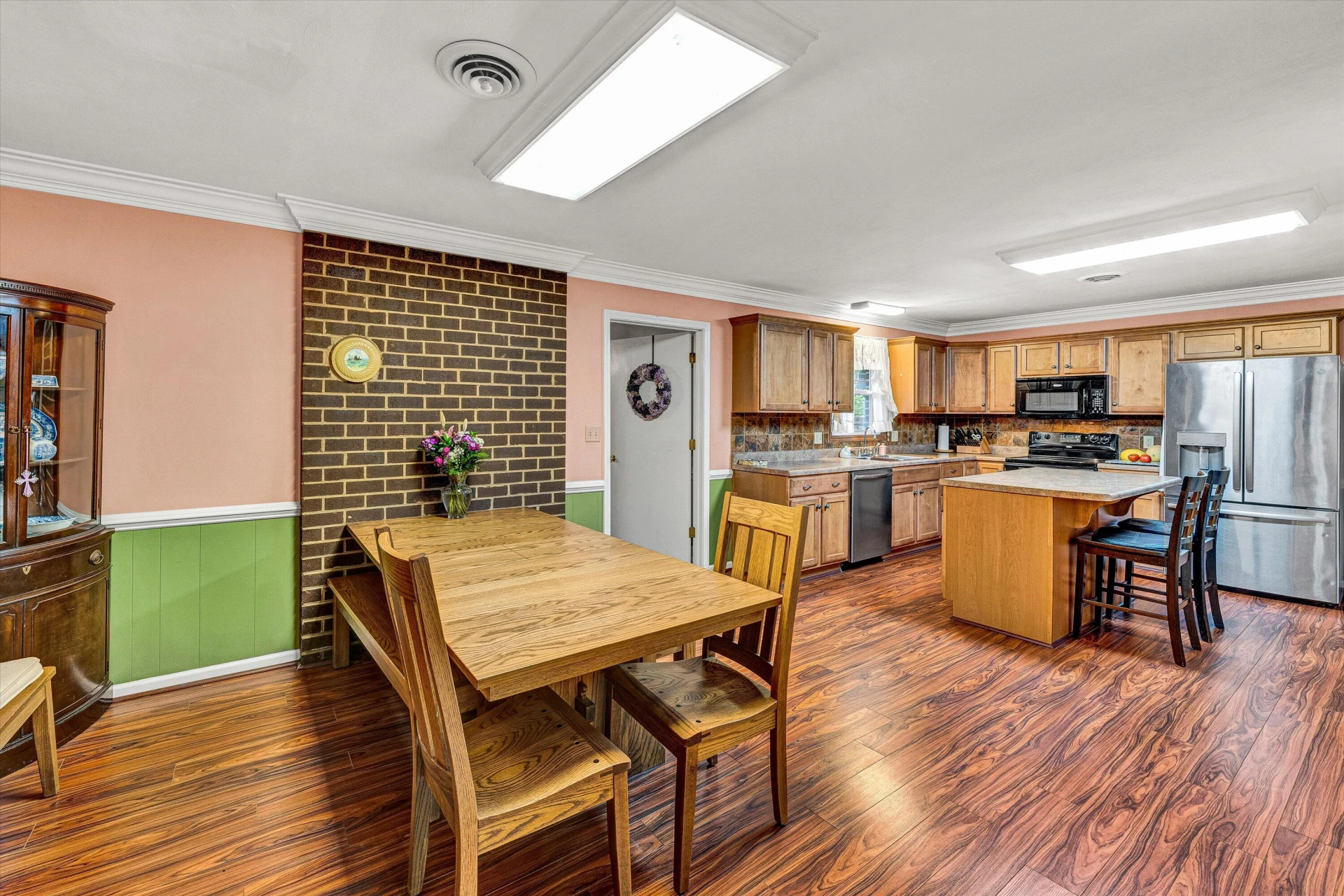 3643 Larson LN - Photo 7