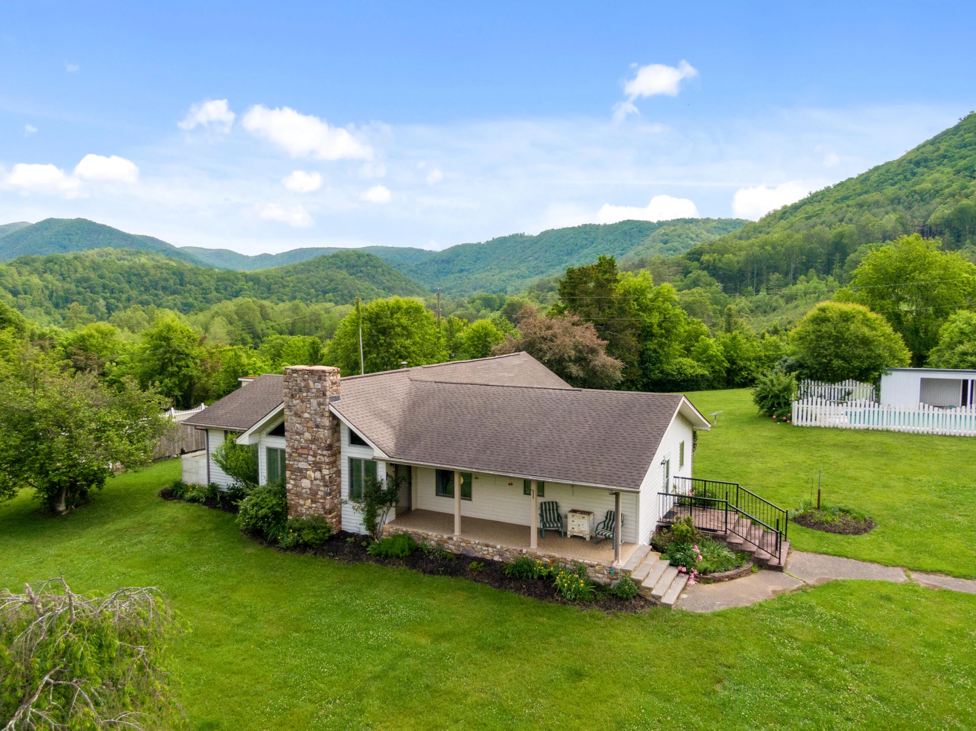 2844 Forage RD