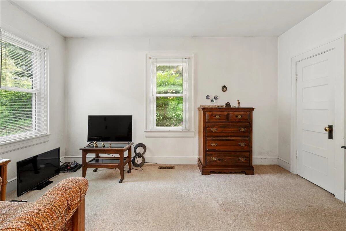 3839 Welcome Valley RD - Photo 6