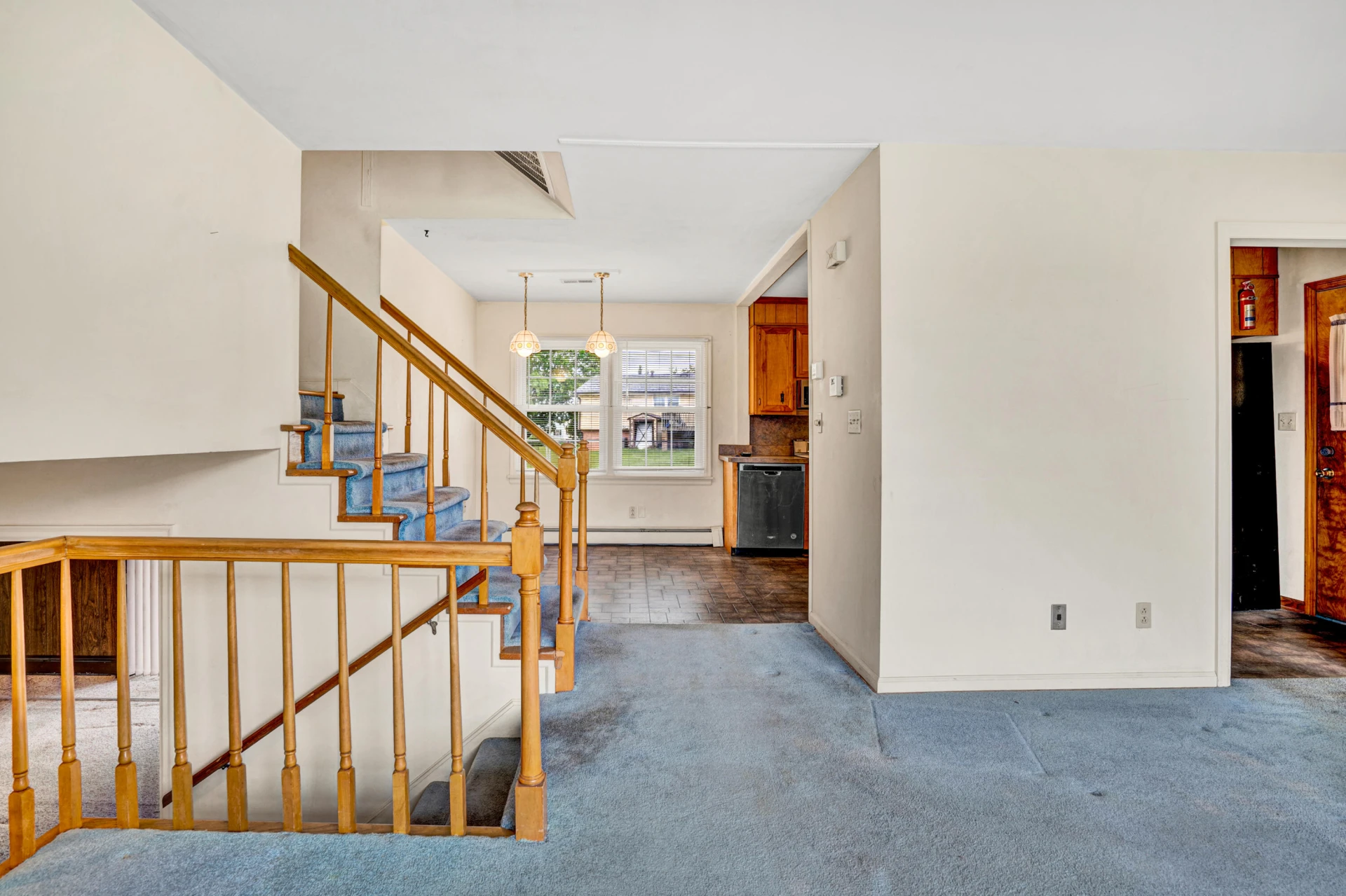 733 Plantation CIR - Photo 4