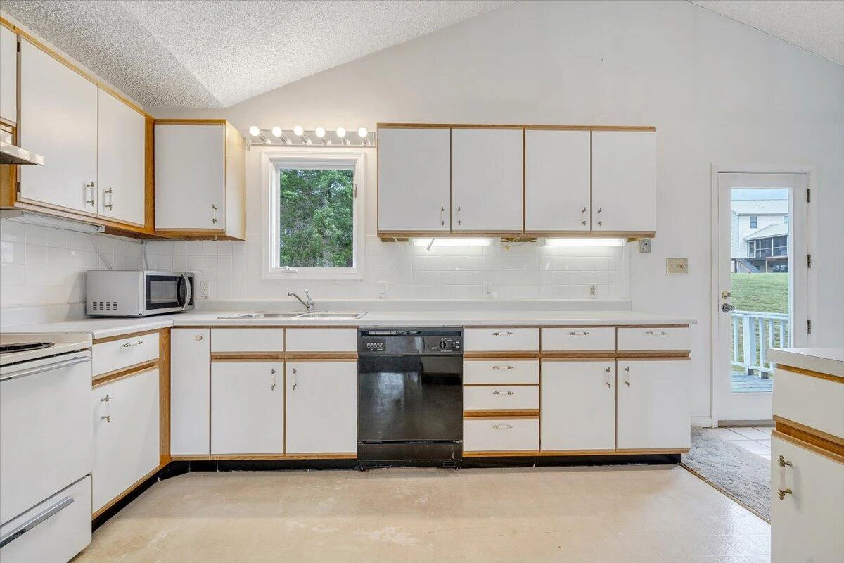 205 Park Shores CIR - Photo 23