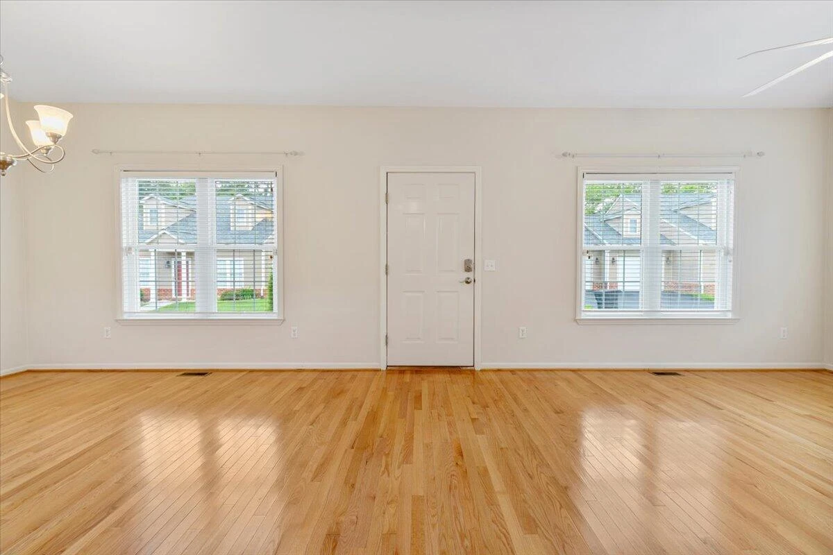 6618 Hartman CT - Photo 4