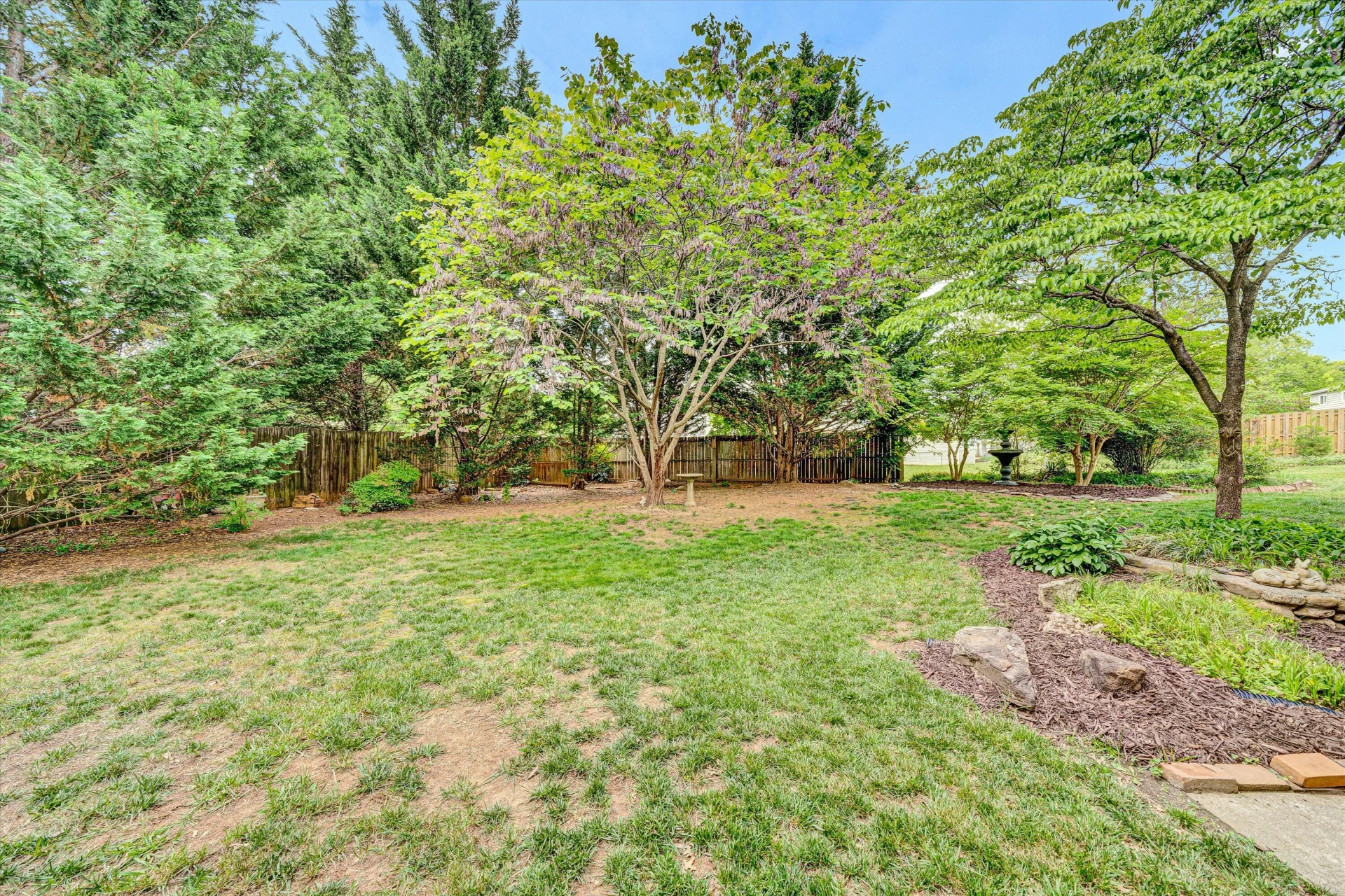 3924 Thames DR - Photo 32