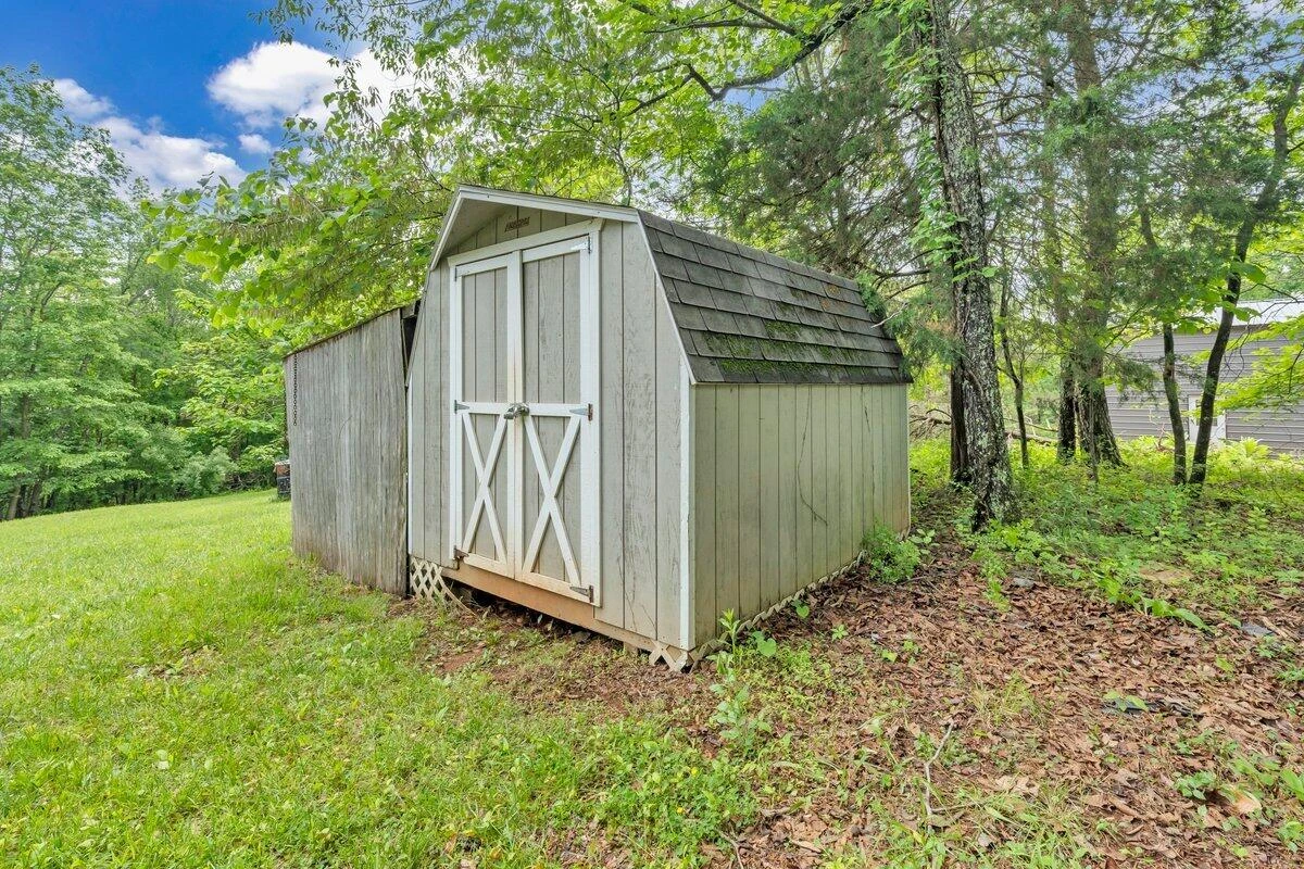 2028 Twin Peaks DR - Photo 32