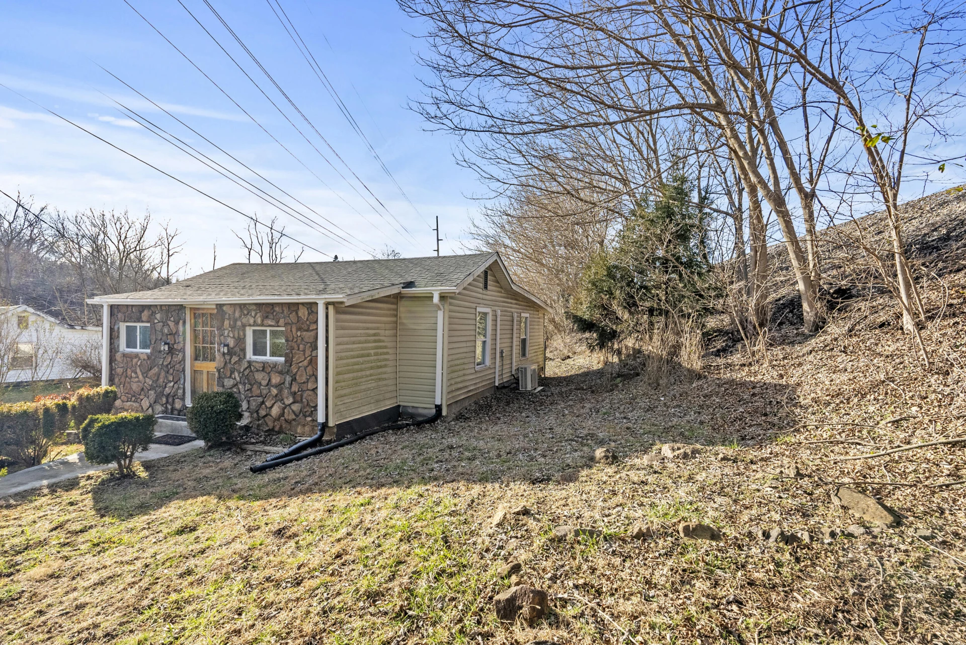 673 Orange ST - Photo 3