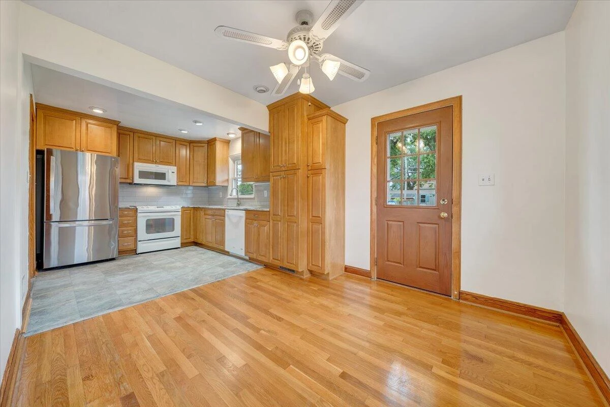 137 Frontier RD - Photo 17
