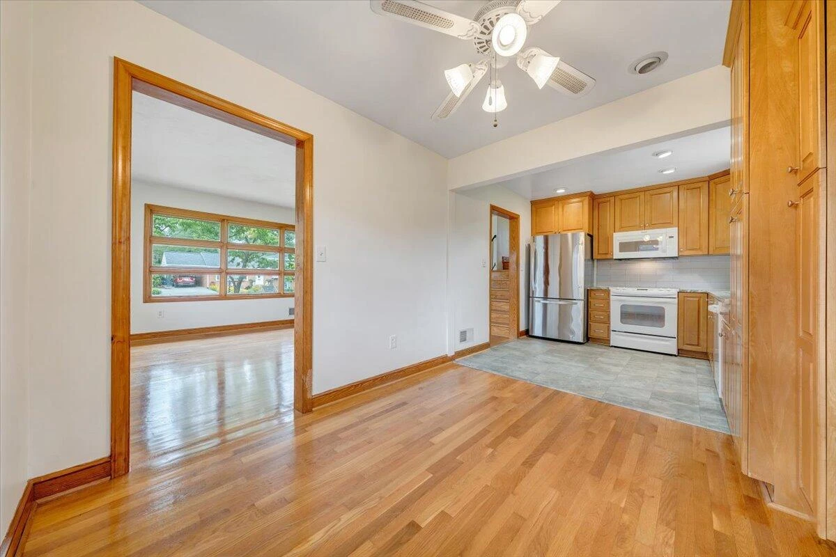 137 Frontier RD - Photo 18