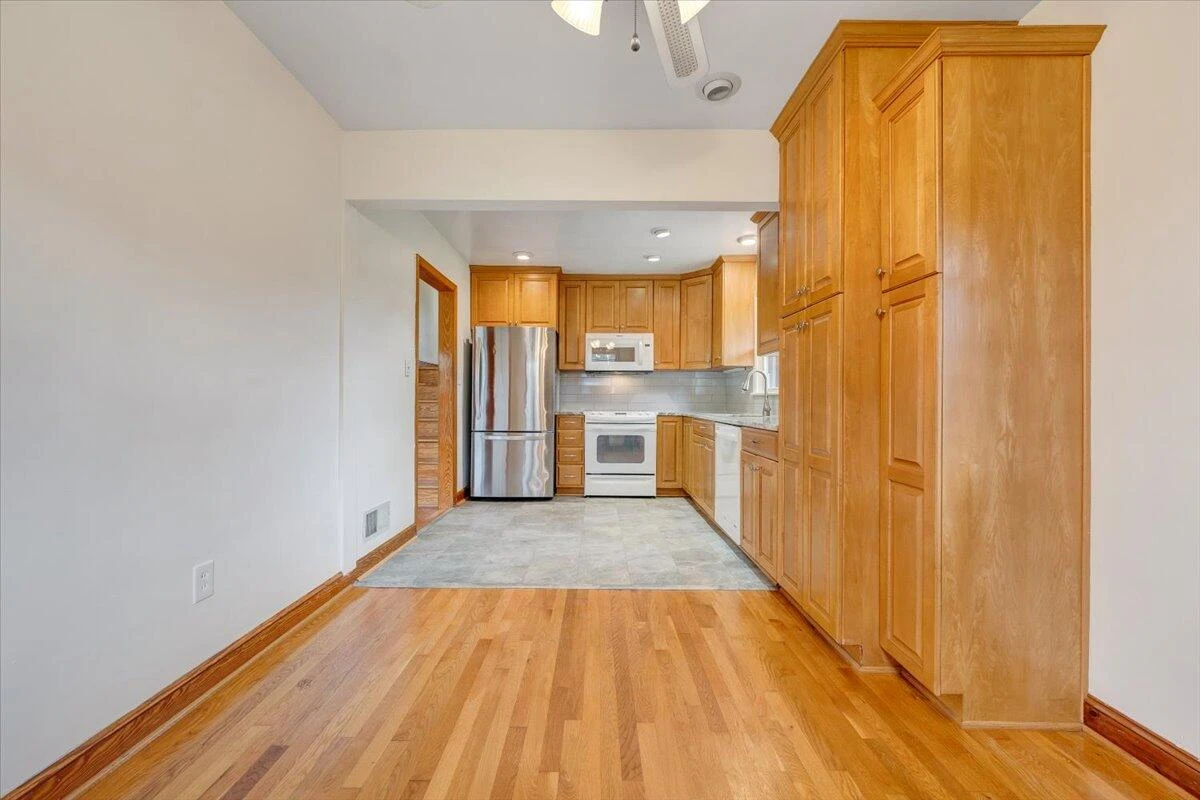 137 Frontier RD - Photo 19