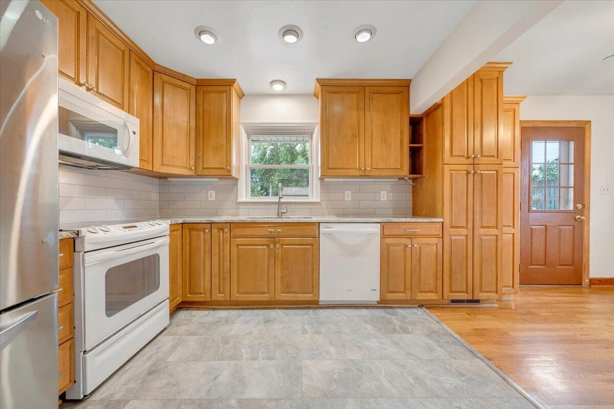 137 Frontier RD - Photo 20