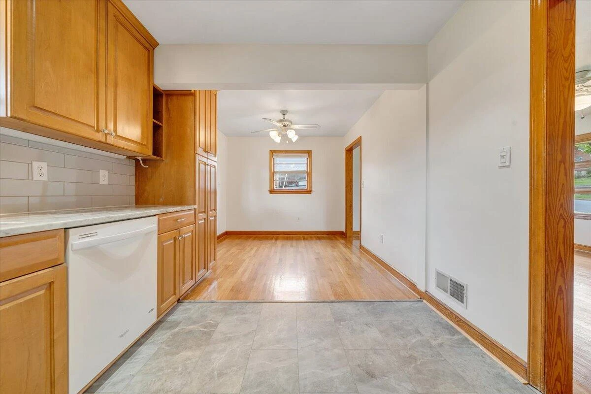 137 Frontier RD - Photo 22