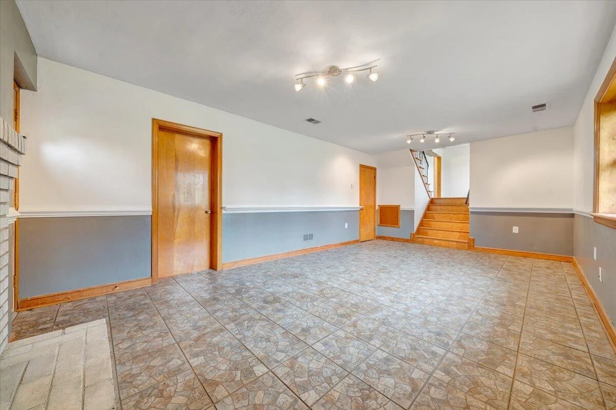 137 Frontier RD - Photo 36