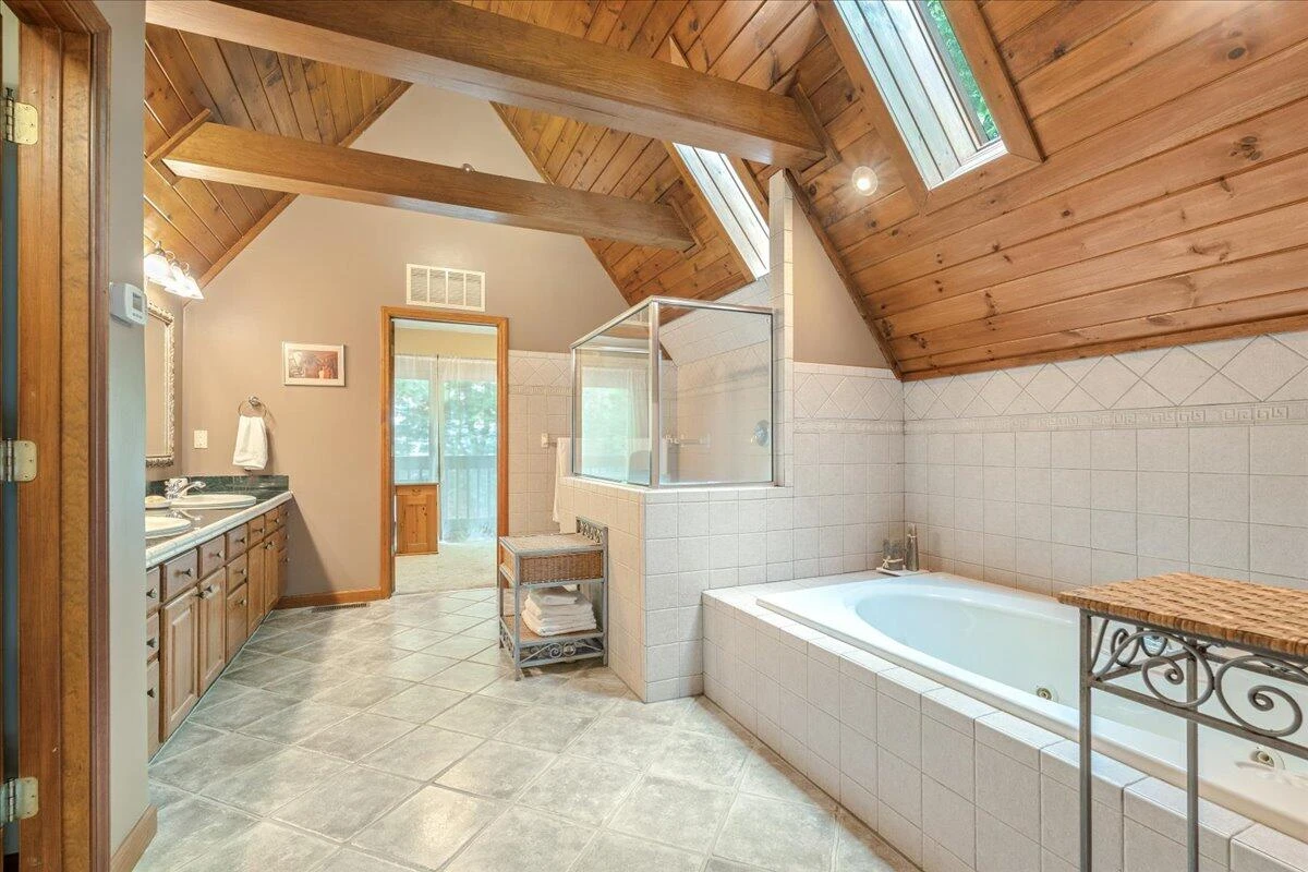 7126 Pine Needle DR - Photo 32
