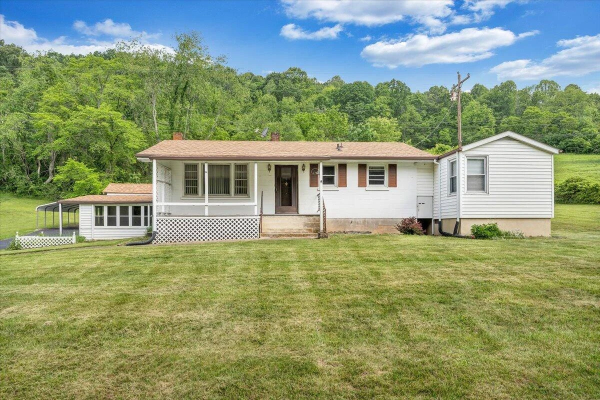 6715 Blacksburg RD