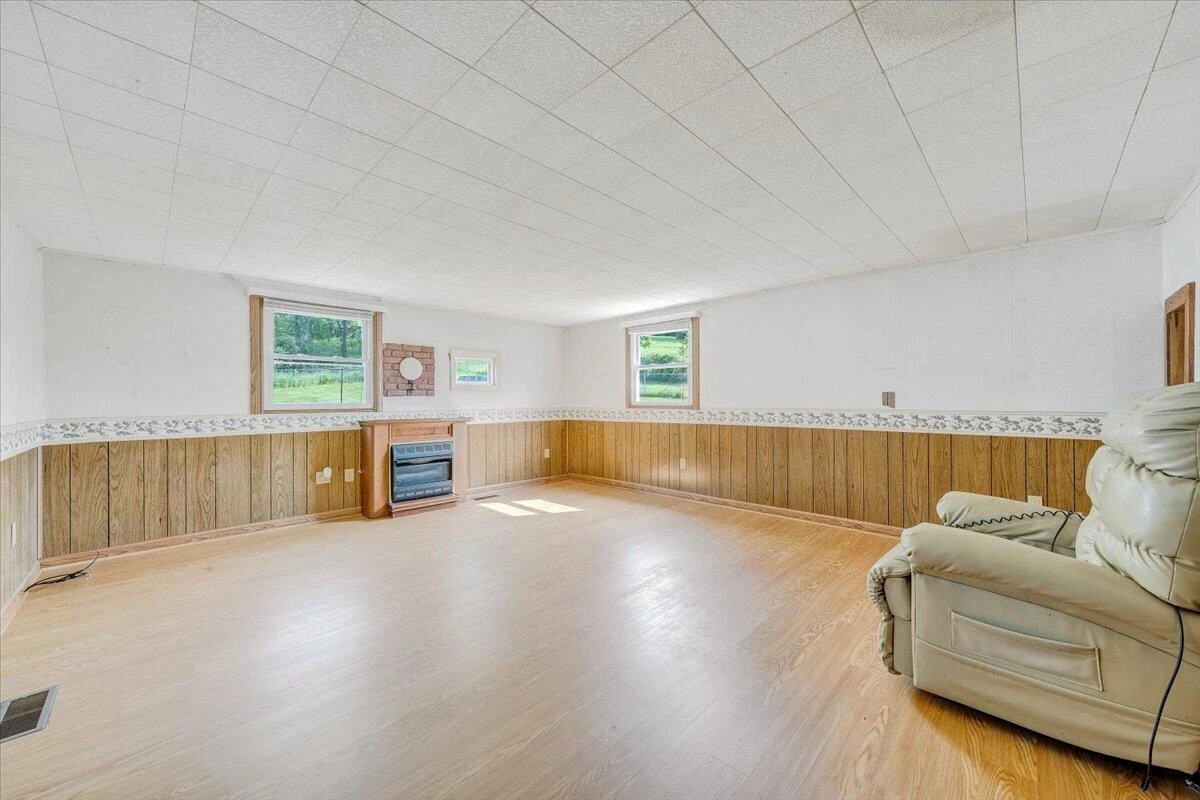 6715 Blacksburg RD - Photo 14