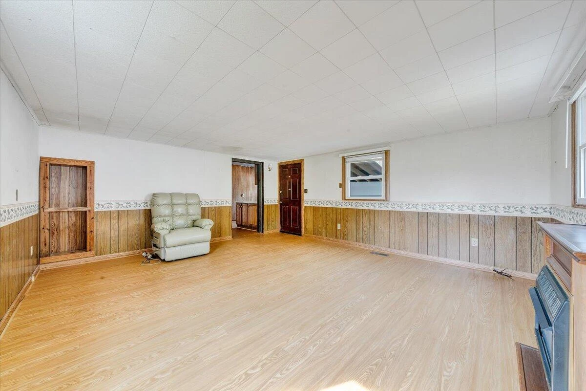 6715 Blacksburg RD - Photo 16