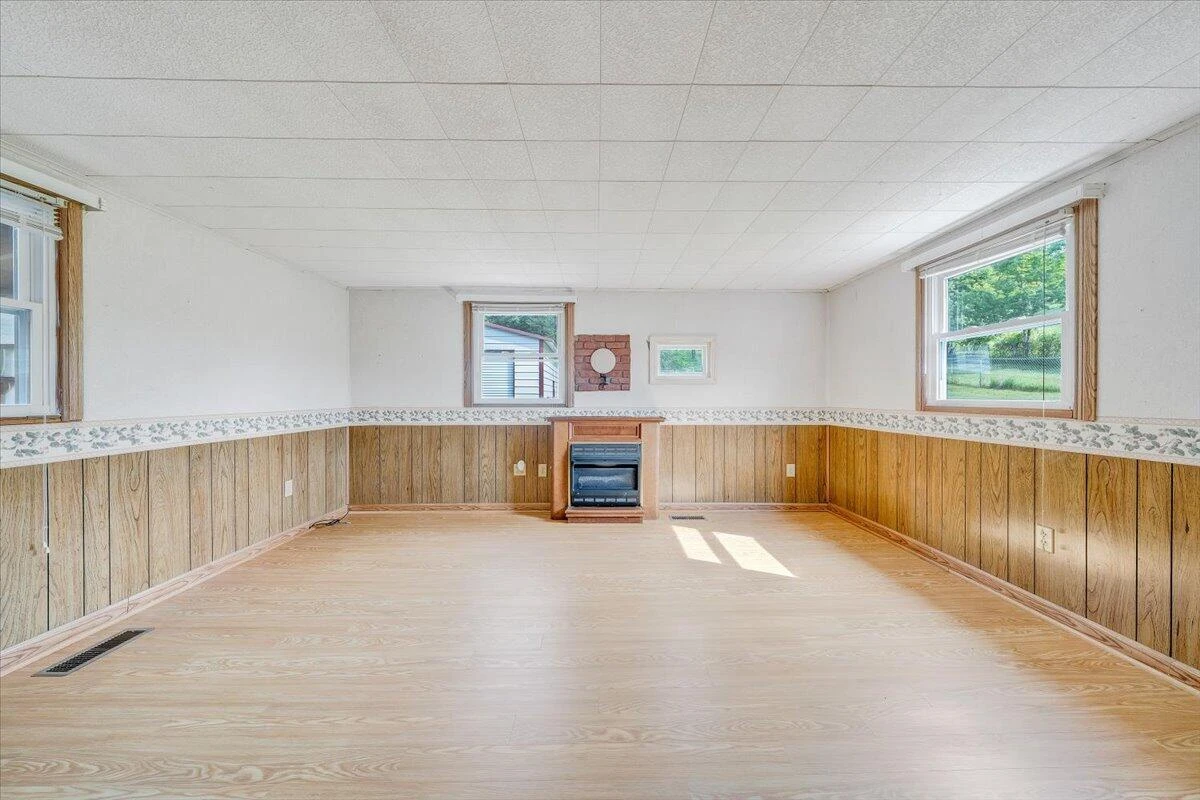 6715 Blacksburg RD - Photo 17