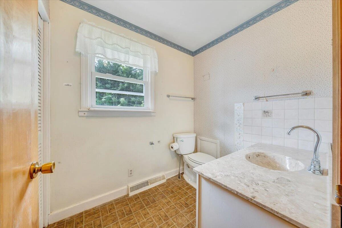 6715 Blacksburg RD - Photo 26