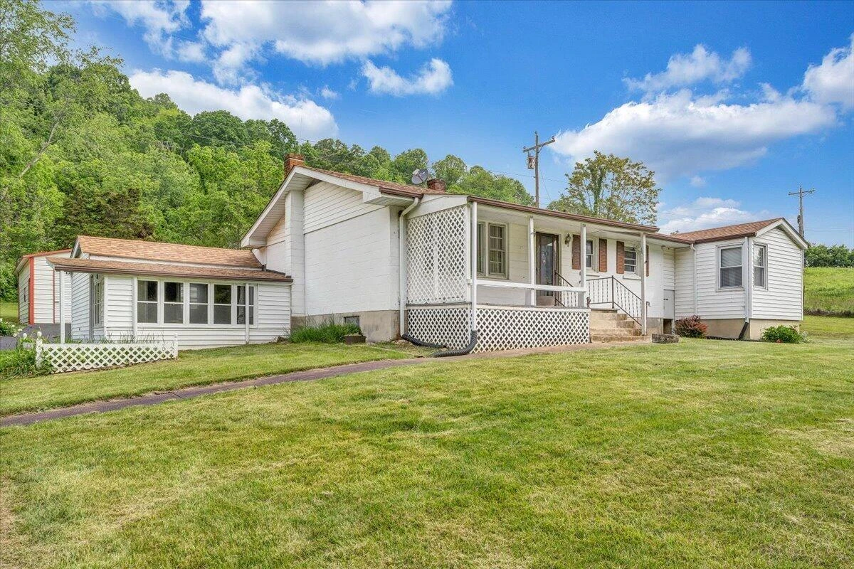 6715 Blacksburg RD - Photo 3