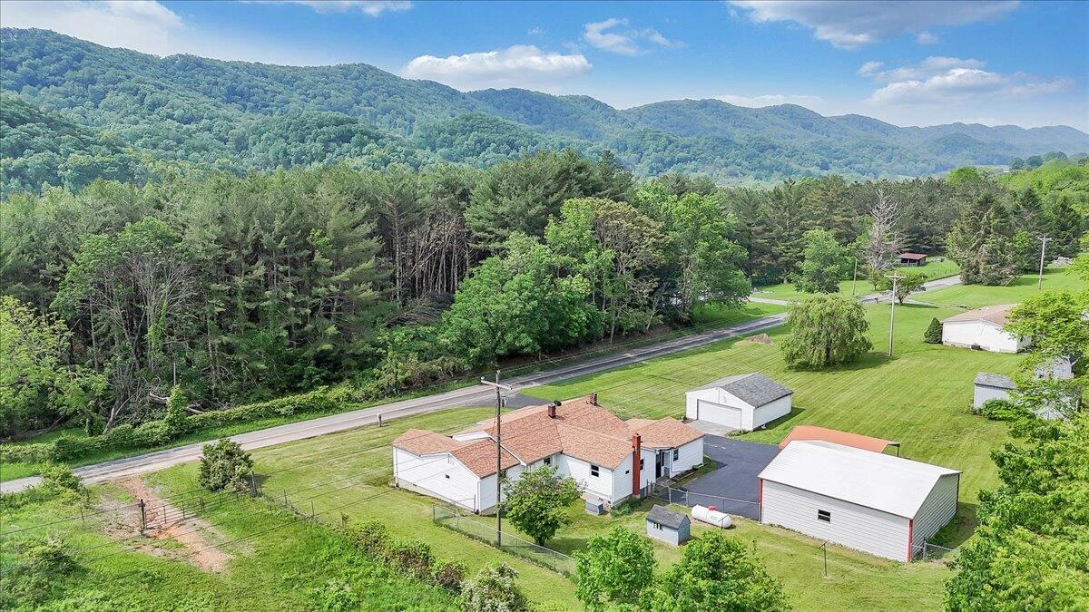 6715 Blacksburg RD - Photo 51