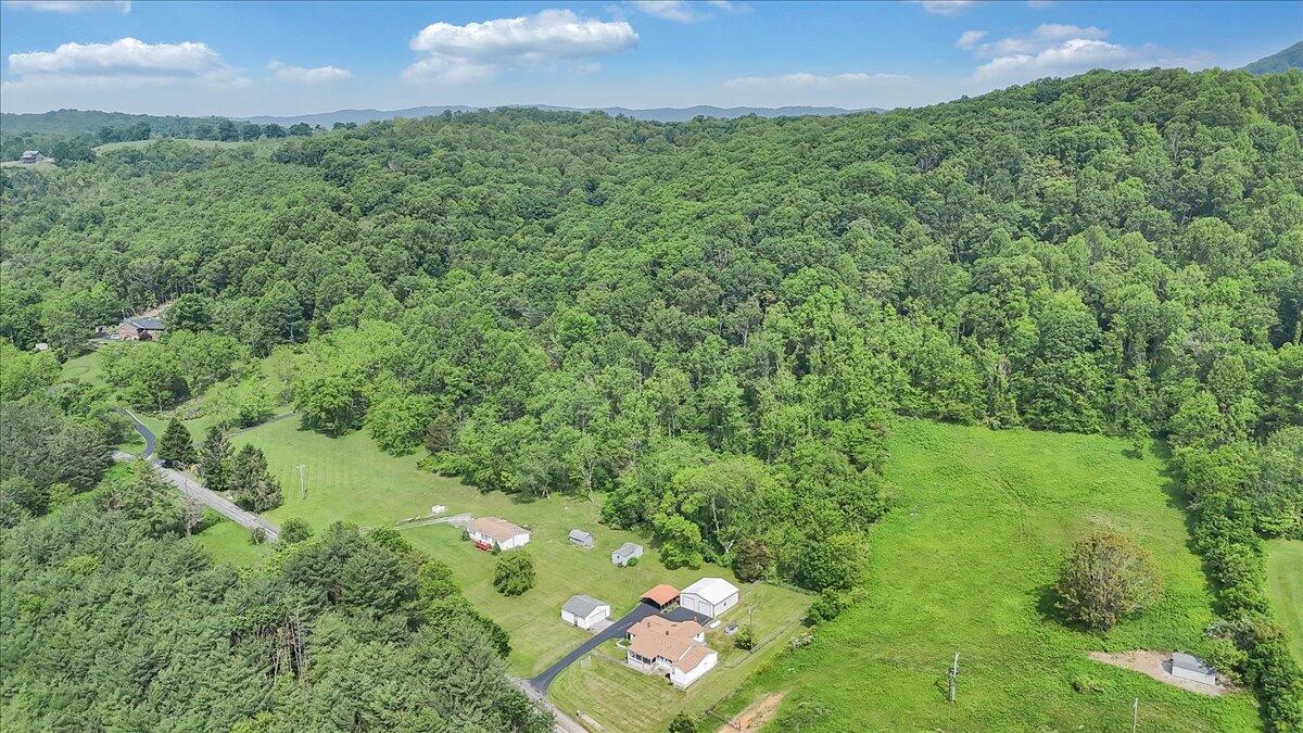6715 Blacksburg RD - Photo 52