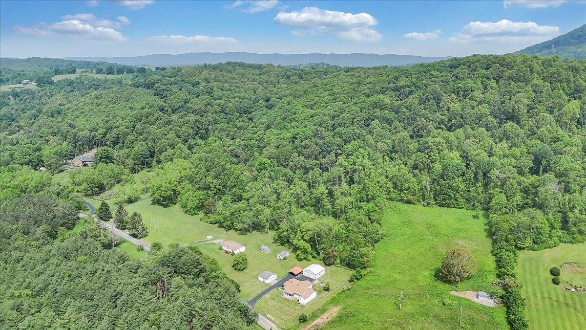 6715 Blacksburg RD - Photo 53