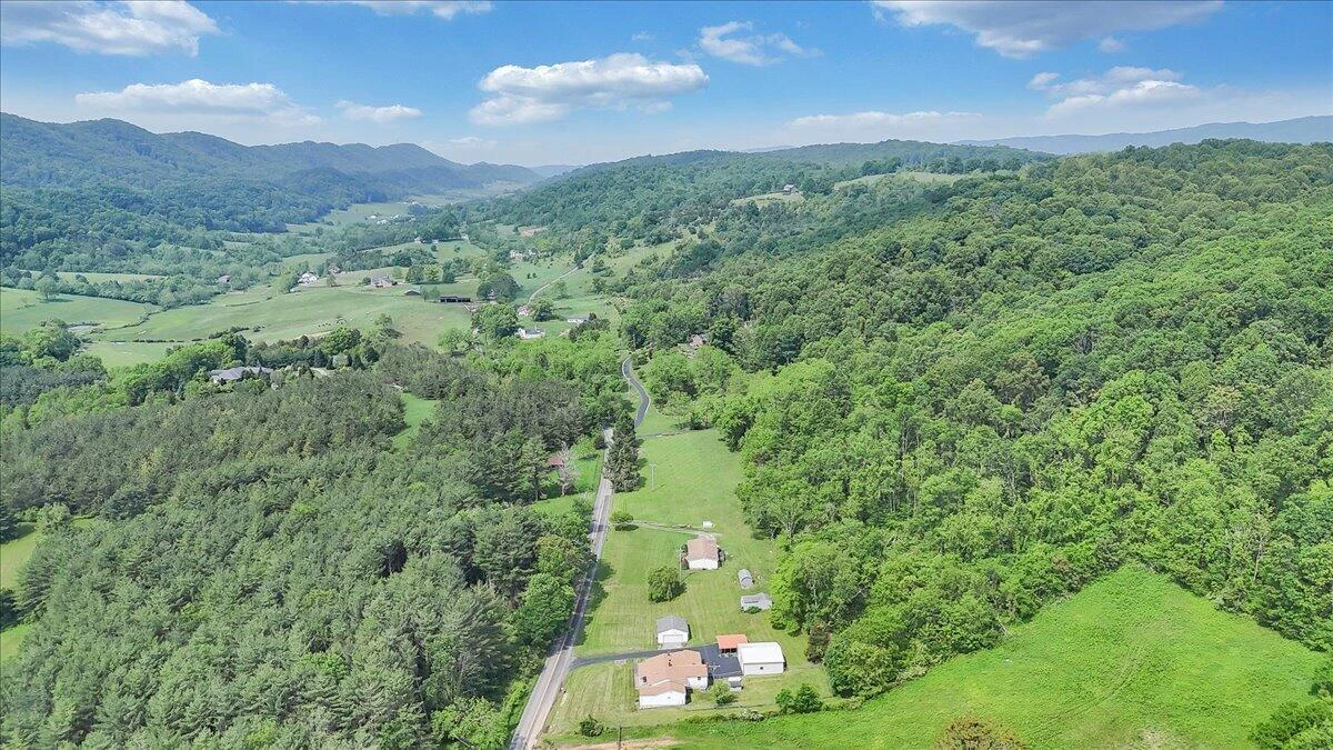 6715 Blacksburg RD - Photo 54