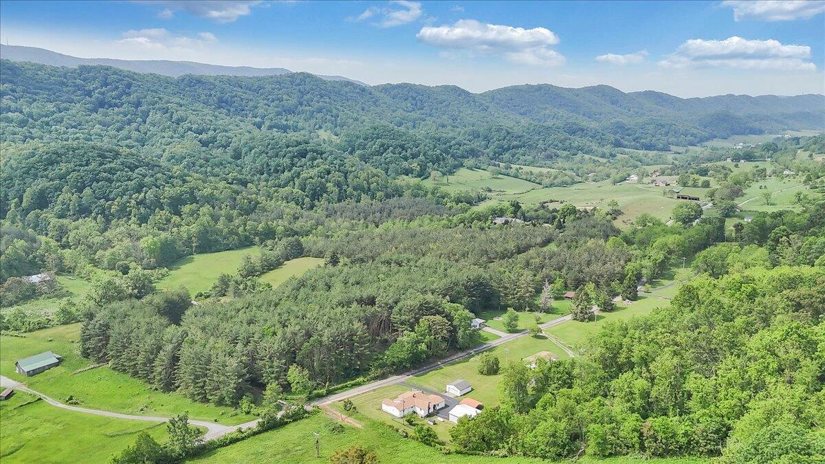 6715 Blacksburg RD - Photo 55