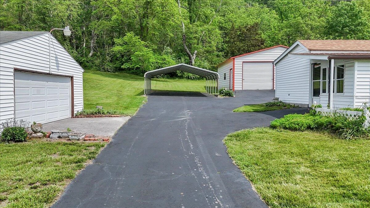 6715 Blacksburg RD - Photo 7