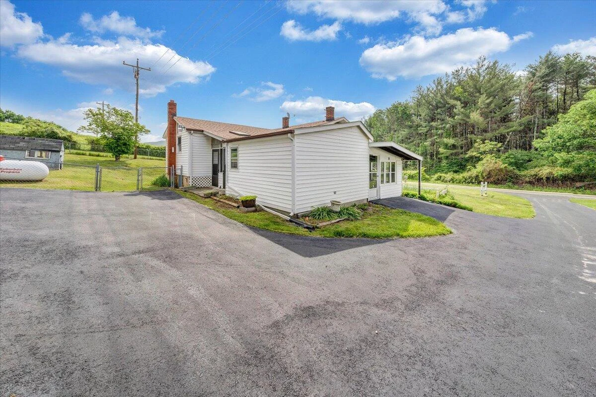 6715 Blacksburg RD - Photo 8