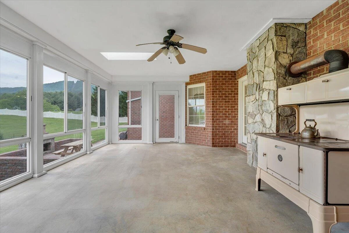 64 Doe DR - Photo 40