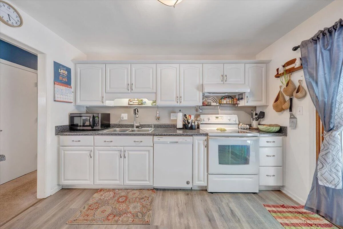 919 Halifax CIR - Photo 13