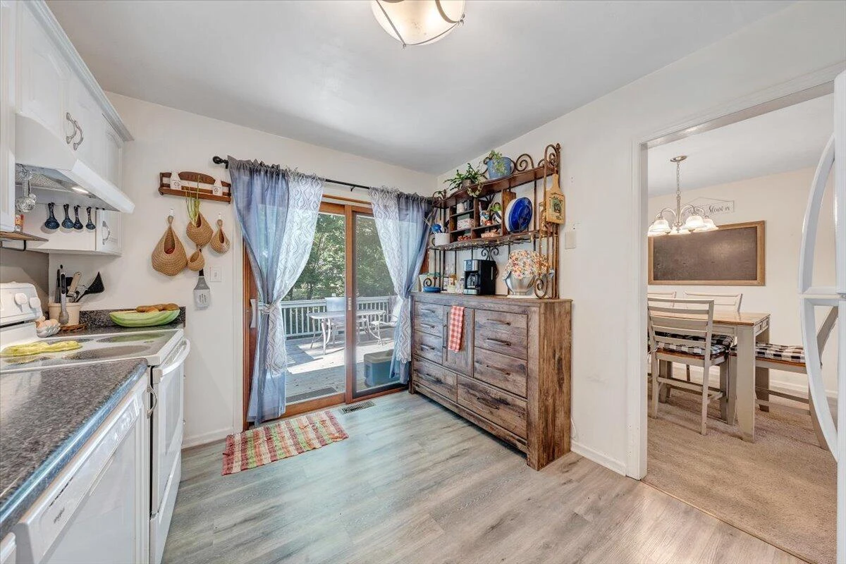 919 Halifax CIR - Photo 17