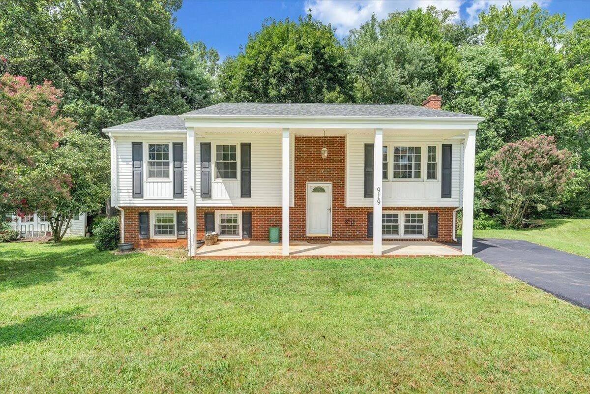 919 Halifax CIR - Photo 2