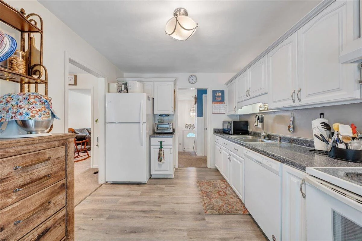 919 Halifax CIR - Photo 20
