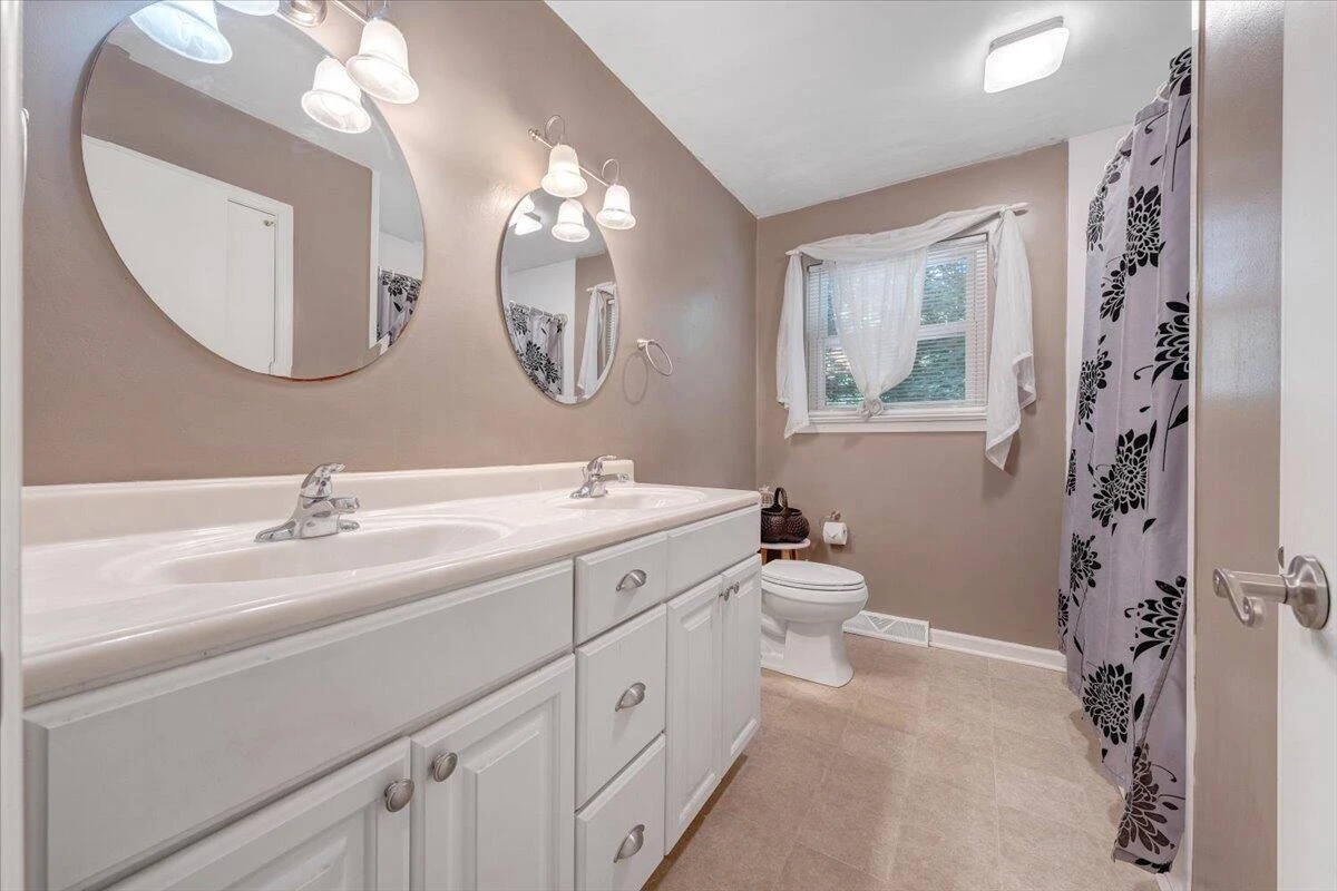 919 Halifax CIR - Photo 22