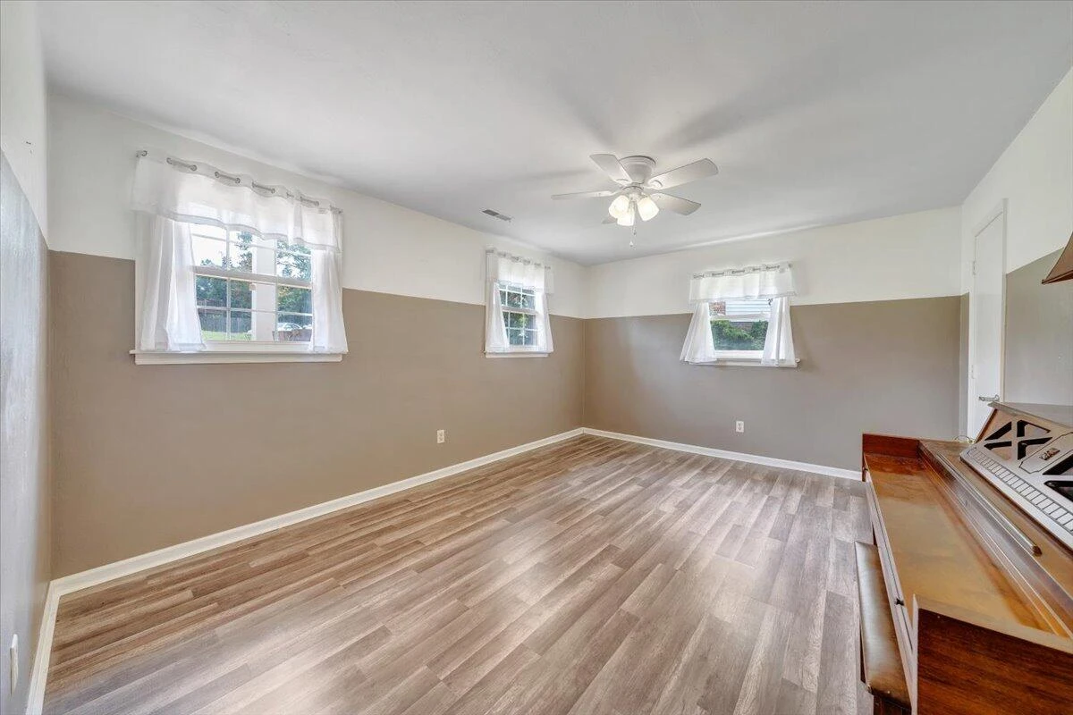919 Halifax CIR - Photo 28