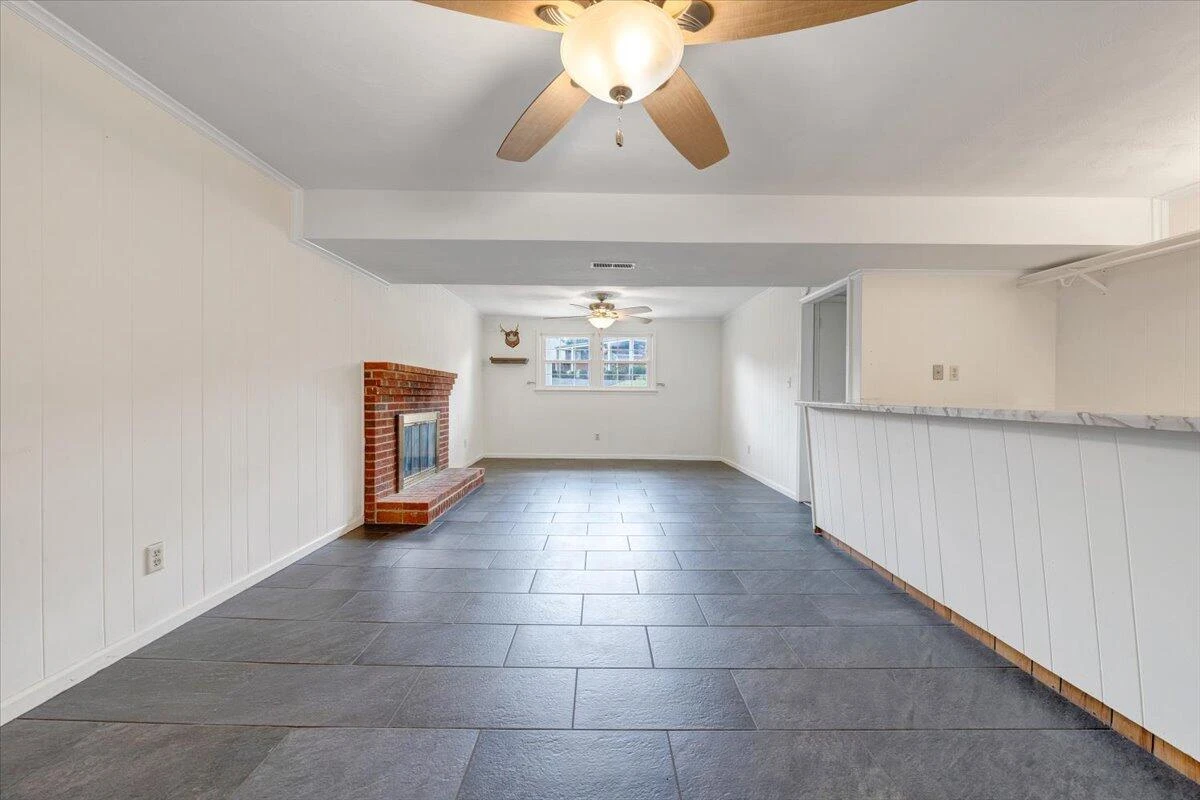 919 Halifax CIR - Photo 29