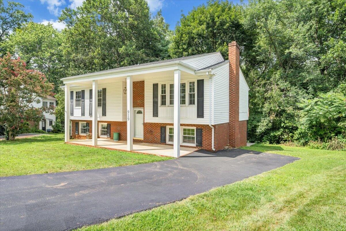 919 Halifax CIR - Photo 3