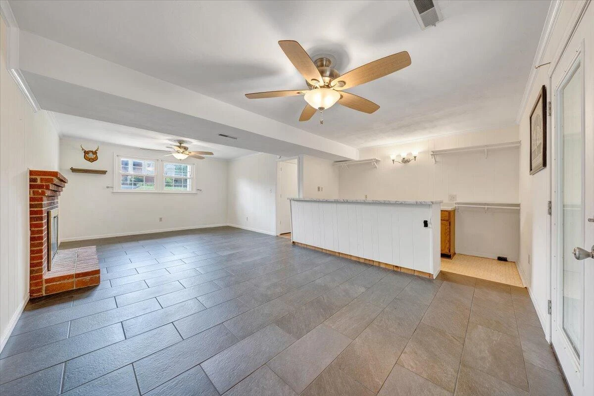 919 Halifax CIR - Photo 32